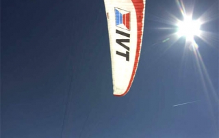 paraglidingové kluzáky a kity